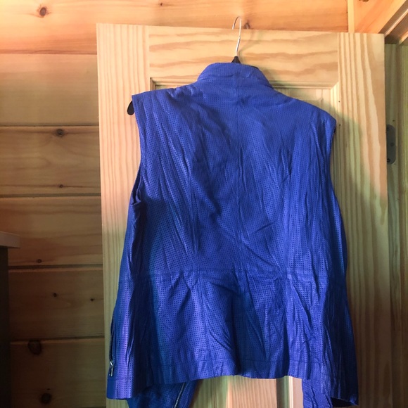 Brand new, no tags leather vest. - Picture 7 of 8